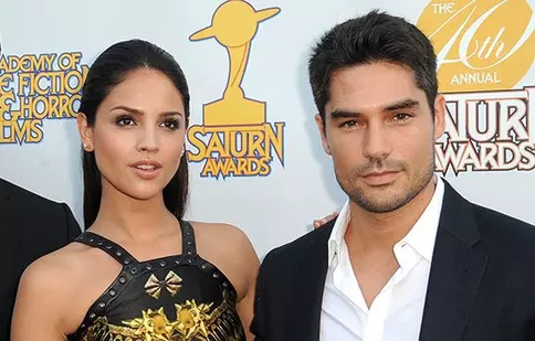 Eiza Gonzalez, din ce în ce mai îndrăgostită de D.J. Cotrona