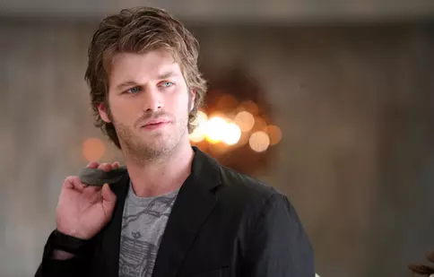 Kivanç Tatlituğ („Brad Pitt al Turciei”) va juca în serialul „Vikingii”