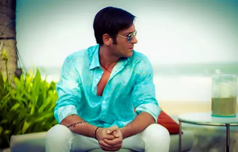 Radu Vâlcan se hrănește cu gândaci în Thailanda