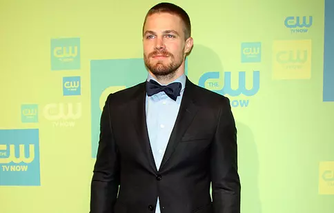 Stephen Amell vrea să colaboreze cu vărul Robbie în „Arcaşul”