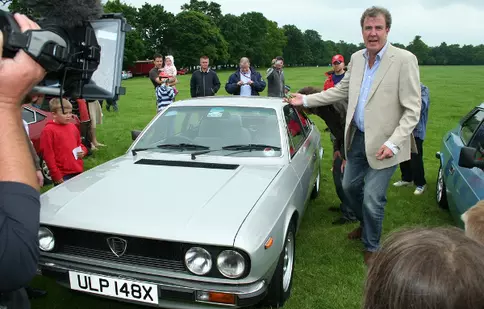 BBC l-a suspendat pe Jeremy Clarkson. Care va fi soarta emisiunii "Top Gear"