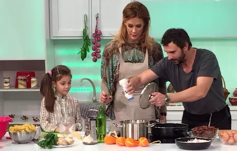 Roxana Ciuhulescu gătește la „Star Chef” alături de fetița ei
