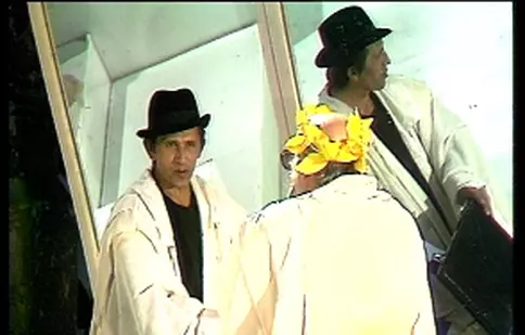 Diseară, TVR 2 difuzează piesa de teatru „Gâlceava zeilor”, cu Virgil Ogăşanu