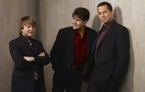 Sezonul 5 al serialului „Doi bărbați și jumătate” se încheie astăzi