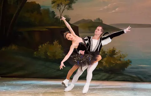 „Lacul lebedelor” şi „Cenuşăreasa” vin la Sala Palatului