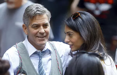 Amal i-a făcut o vizită-surpriză lui George Clooney pe platourile de la „Money Monster”