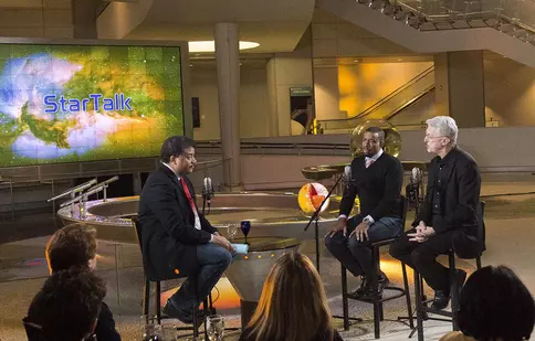 „Ce spun stelele”, primul talk-show de la National Geographic, începe astăzi