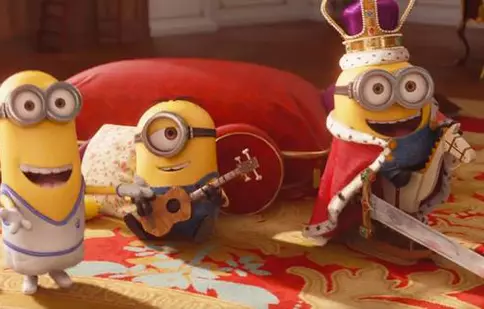 Minionii se bat cu regina Angliei în noul trailer!