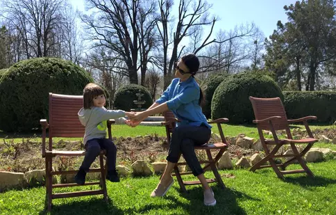 Fetiţa Ancăi Serea, la prima lecţie de înot: „M-am bucurat să văd că-i place”