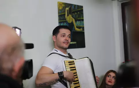 Un lăutar i-a cântat lui Liviu Vârciu timp de 14 ore