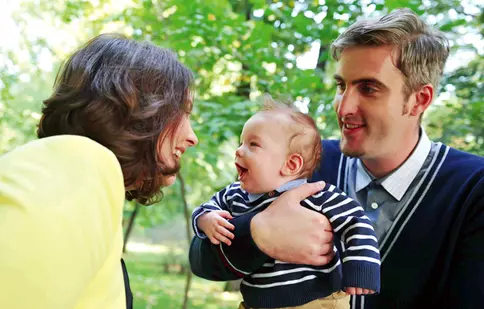 Ernest se pregătește de petrecere