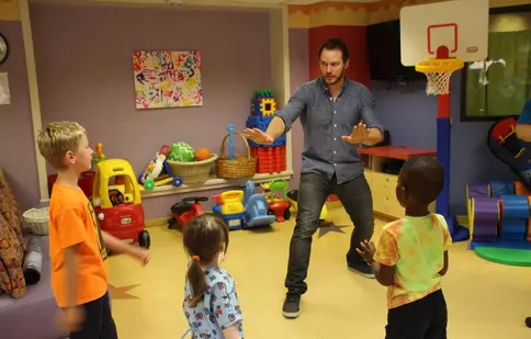 Chris Pratt a rejucat „Jurassic World” pentru copiii spitalizați