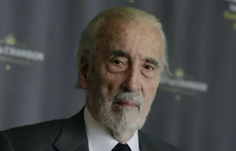 Sir Christopher Lee („Stăpânul inelelor”) a încetat din viaţă. Avea 93 de ani