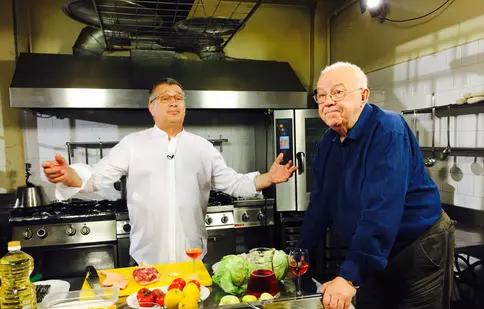 Alexandru Arşinel găteşte raţă pe varză la „Politică şi delicateţuri”