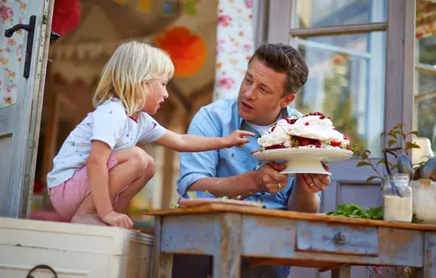 Jamie Oliver va avea o nouă emisiune la TV Paprika: „Arome îmbietoare”