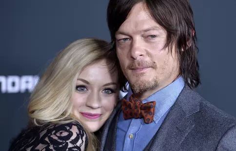 Norman Reedus s-a cuplat cu Emily Kinney, colega din „The Walking Dead”
