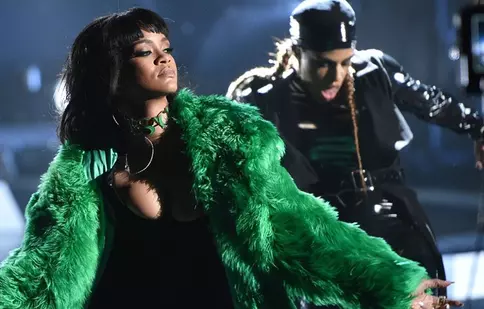 VIDEO: Rihanna este cel mai bine vândut artist digital