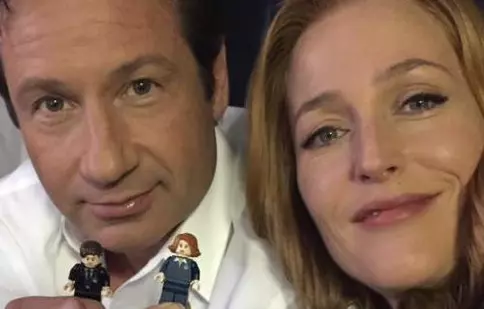 Gillian Anderson lansează o campanie pentru „LEGO X-Files”