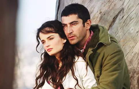 „Viață nedreaptă” ajunge la final, la Acasă. Începând de-a doua zi, postul reia difuzarea unui alt serial turcesc, “Iertare”