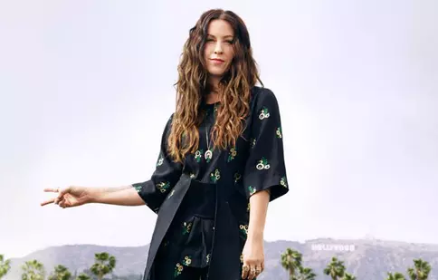Alanis Morissette scrie o autobiografie despre bulimie şi anorexie