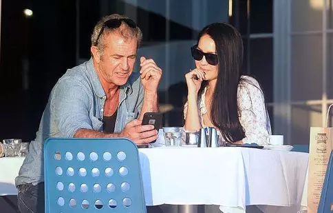 Actorul Mel Gibson va deveni tată a noua oară?