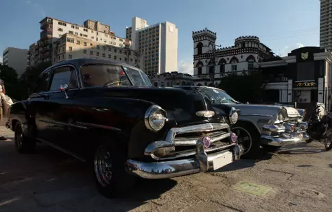 Prima serie TV filmată integral în Cuba: „Cuba și mașinile americane”