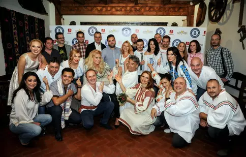 Trăsniţii au sărbătorit Recordul Mondial în stil tradiţional