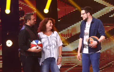 Horia Brenciu joacă baschet pe scena “X Factor”