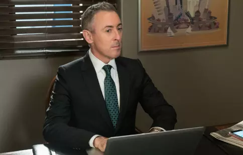 INTERVIU EXCLUSIV: Alan Cumming, totul despre plecarea din „Soţia perfectă”