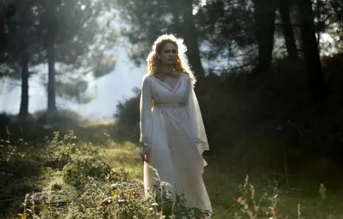 Farah Zeynep, din “În dragoste şi în război”, şi-a îngheţat studiile de dragul actoriei