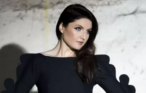 Crush şi Alexandra Ungureanu au lansat single-ul „C'est la vie”