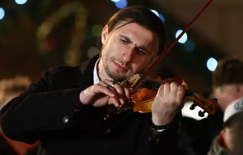 De ce ne trimite Dragoş Bucur la „Poveste de dragoste”?