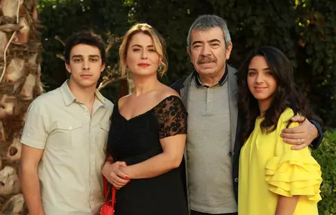 Azi se termină serialul „Îngeri şi nobili” de la Acasă