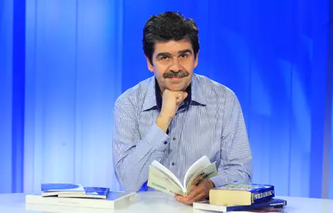 De vorbă cu Radu Paraschivescu despre “România în 7 gesturi”