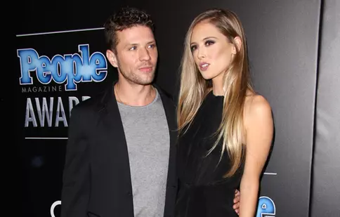 Ryan Phillippe s-a logodit