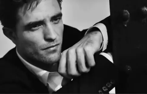 Robert Pattinson trăiește „ca și cum ar muri mâine” pentru Dior