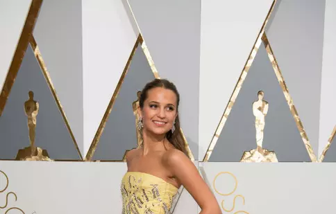 Miercuri, la E!, „Fashion Police” analizează covorul roșu de la Oscaruri