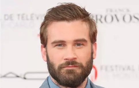 Serialul „Taken” a recrutat un actor din „Vikingii” pentru rolul Bryan Mills