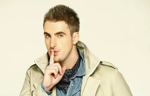 Ernest readuce „Ochii din umbră” la Kanal D. Emisiunea, difuzată la altă oră