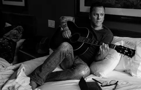Kiefer Sutherland a lansat primul videoclip