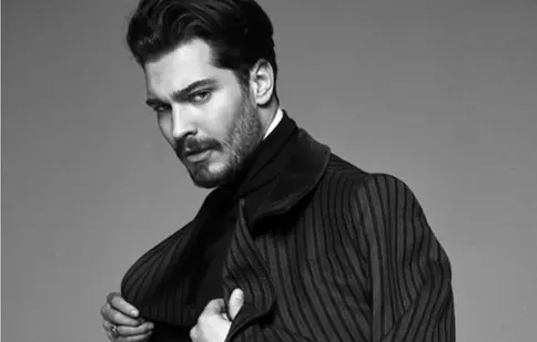 Çağatay Ulusoy se pregăteşte să revină pe micile ecrane din Turcia