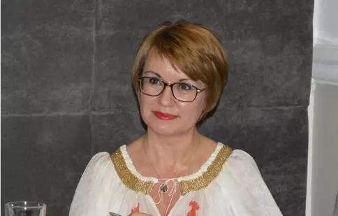 Camelia Cavadia va participa la „Festival du premier Roman”