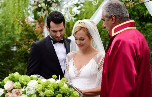 Meryem Uzerli, în rochie de mireasă pentru cel mai recent serial al ei