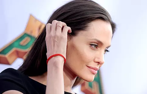 Angelina Jolie va preda la London School of Economics