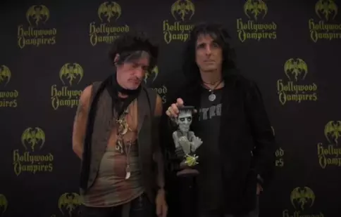 The Hollywood Vampires au două noi mesaje pentru fani