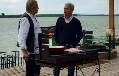 „Politică şi delicateţuri”, ca de la poet la... poet