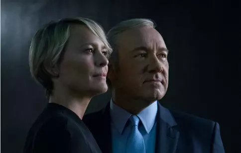 Robin Wright a cerut (şi obţinut) un salariu egal cu al lui Kevin Spacey