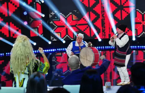 Bunica şi Bunelu’ ce au inspirat melodia “Bunica bate toba” vin marţi la “iUmor”