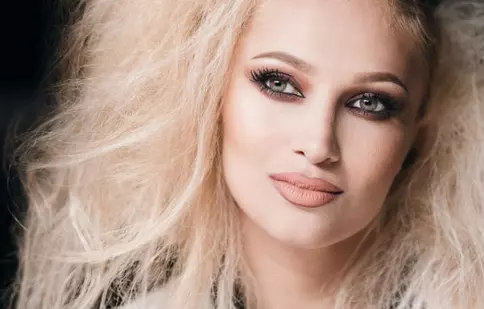 Lora şi R.A.C.L.A. au lansat piesa “Sub stele”