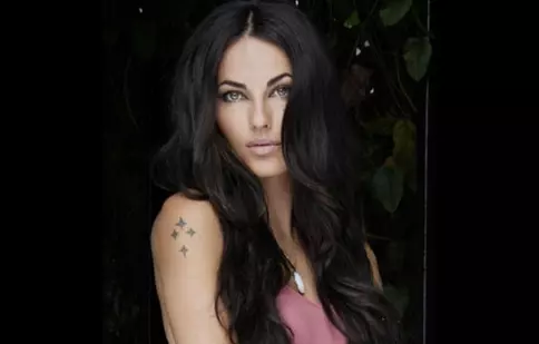 Barbara Mori, atacată de câini în vacanţă